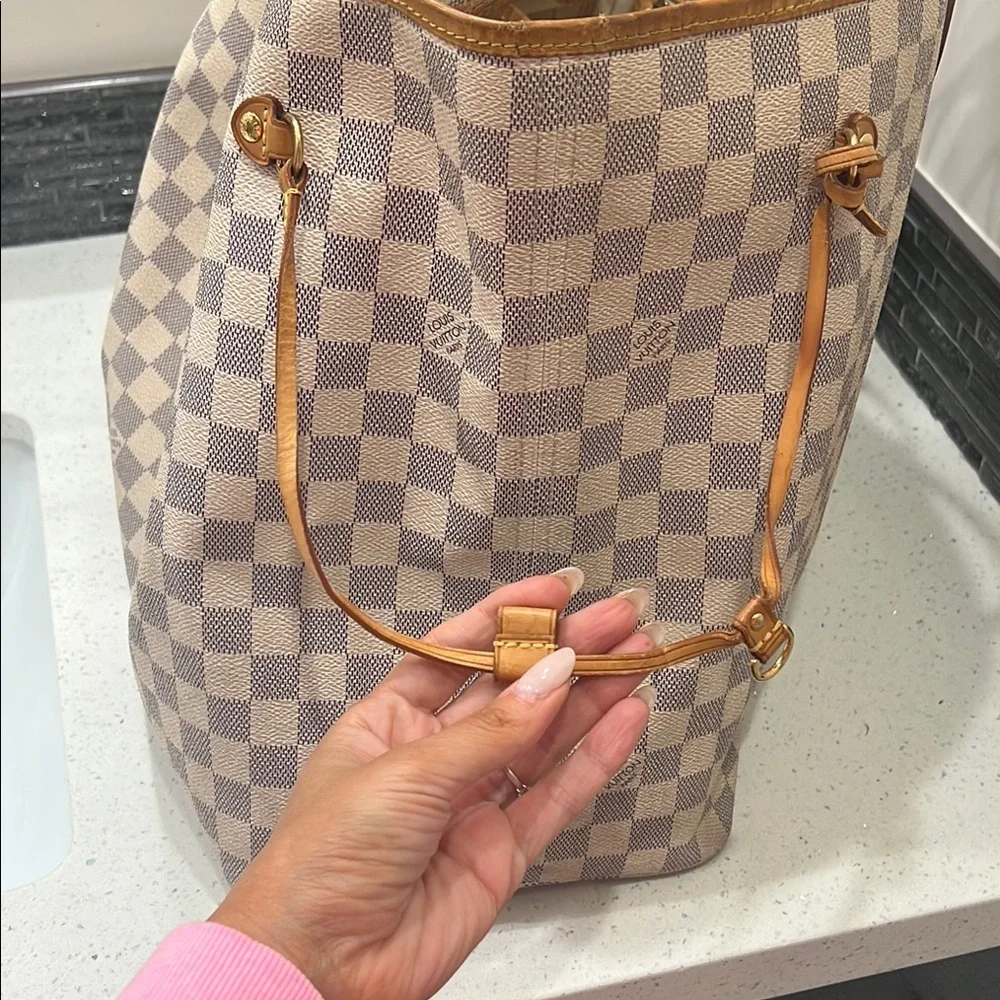 Stylish Checkered Tote Bag - Picture 5 of 9
